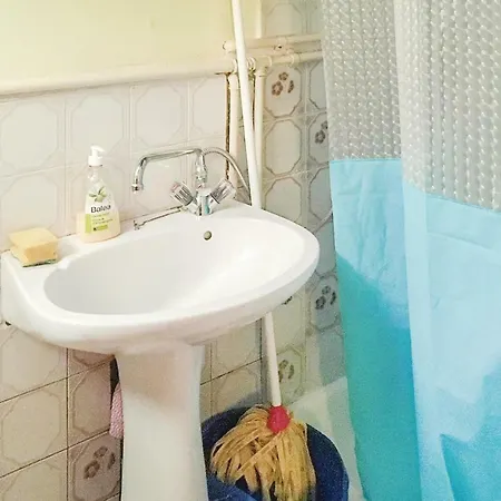 0 Bedroom In *